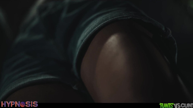 Plants vs Cunts - Ellie Luna Explores Sensual and Dirty Sex Play with Cum-Filled Obsession