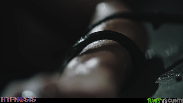 Plants vs Cunts - Ellie Luna Explores Sensual and Dirty Sex Play with Cum-Filled Obsession
