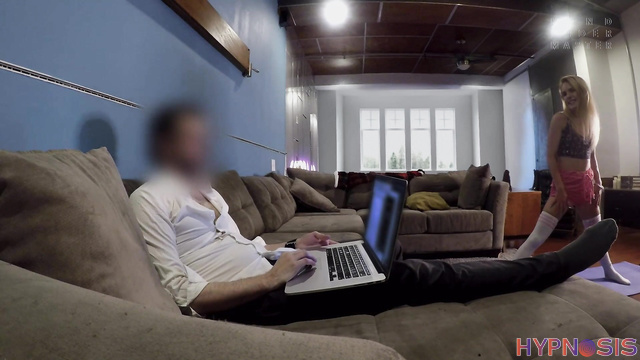 Mind Under Master - Seduction Game: The Story of a Naughty Cam Girl and Her Stepdad