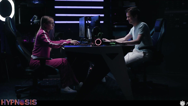 Freeze - Sam Bourne & Sia Siberia (doggystyle sex near computer)