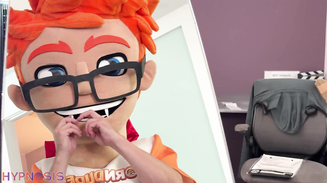 Porn Dude Casting - Сhloe Foxxe fucking with a life-size puppet in the living room