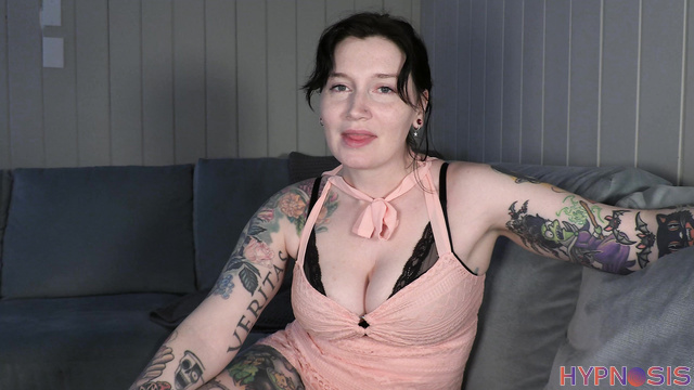 Bettie Bondage - Seductive Brunette Craves a Big Dildo for Deep, Dirty Pleasure