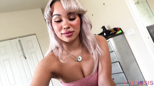 Household Fantasy - Trance Vibe Luna Bangs Scott Silly In Steamy Sister Closet
