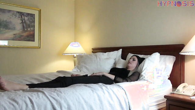 Hypnosis On Display - Learn How to Easily Turn a Blonde On and Off with Hypnosis