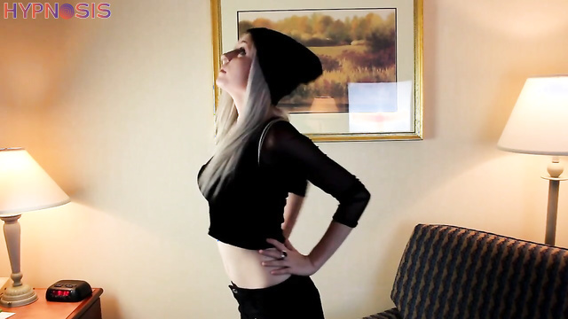 Hypnosis On Display - Learn How to Easily Turn a Blonde On and Off with Hypnosis