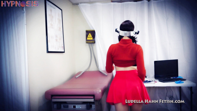 Ludella Hahns Fetish Adventures - Velma Bot Prototype Malfunction (Fembot Cosplay Parody)