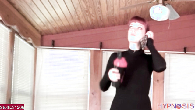 STUDIO 31266 - Kat Vanwylder controlled by mind with the Mesmo-Shake