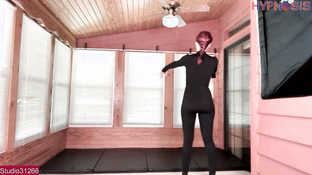 STUDIO 31266 - Kat Vanwylder controlled by mind with the Mesmo-Shake