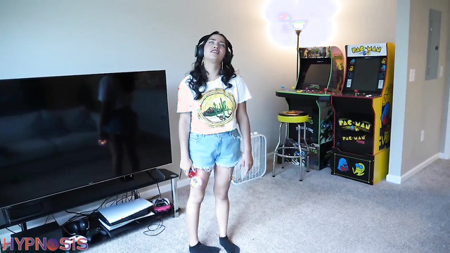 Girls Gone Hypnotized Jackie - Jackie’s boyfriend hypnotizes her to forget games and obey