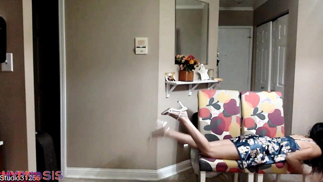 Studio 31266 - Ellcee spirals deeper under mesmerizing control