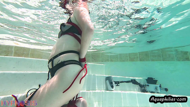 Aquaphilias - You know that it won't be so hot in the pool