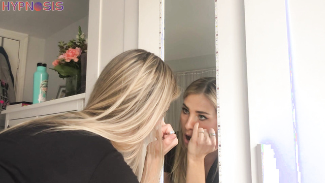 Girls Gone Hypnotized - Victoria's sudden freeze at home