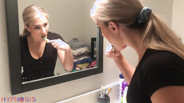 Girls Gone Hypnotized - Victoria's sudden freeze at home
