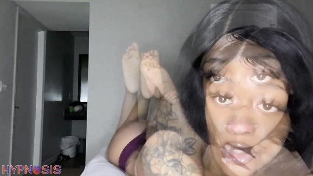 Seductress Queen - Ebony needs you to obey her and give her money
