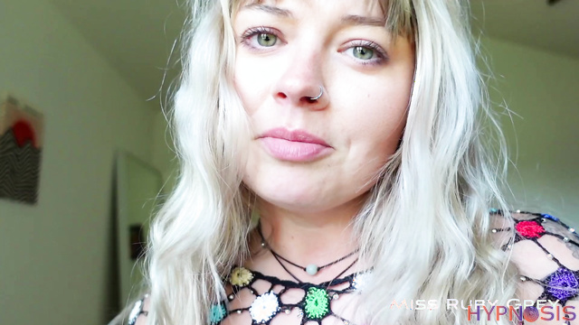 Miss Ruby Grey - Green-eyed blonde charms and excites you