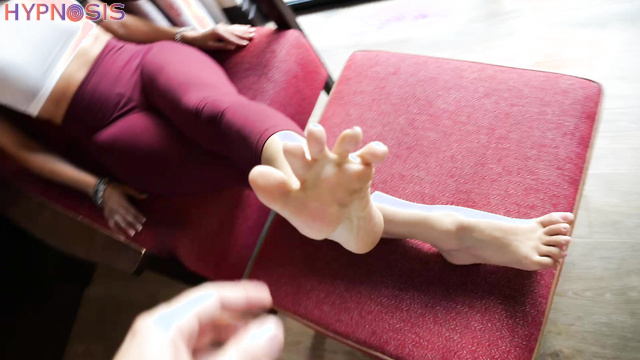 GG Fetish Media - Eden - Latina under hypnosis shows off her sweet feet