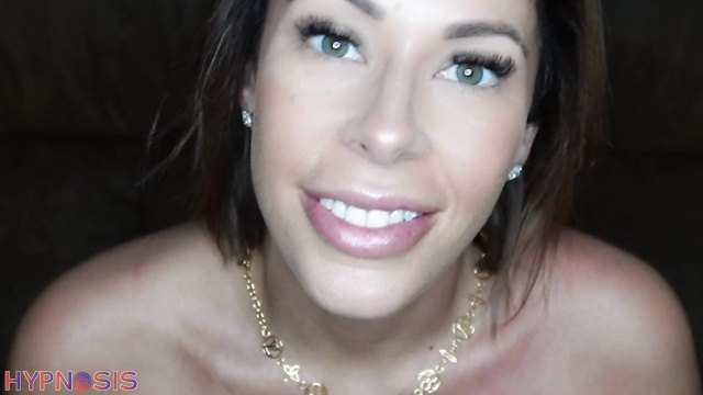 Madame Brooks Sinister Latex Studio - Nikki Brooks is made to satisfy you