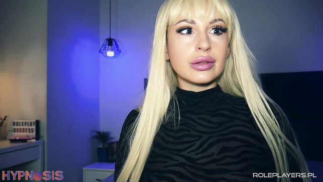 Maxi Lipz - The blonde sex robot obeys and carries out commands