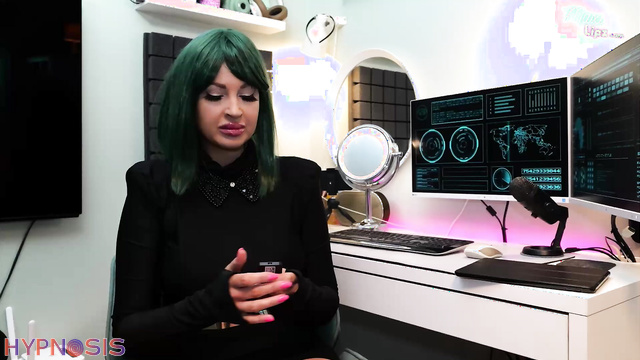 Maxi Lipz - Malfunction sex robot fucks herself with a dildo