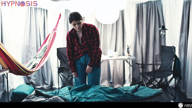 Freeze - Valentina & Sam - The guy fucks hard and dominates the frozen brunette