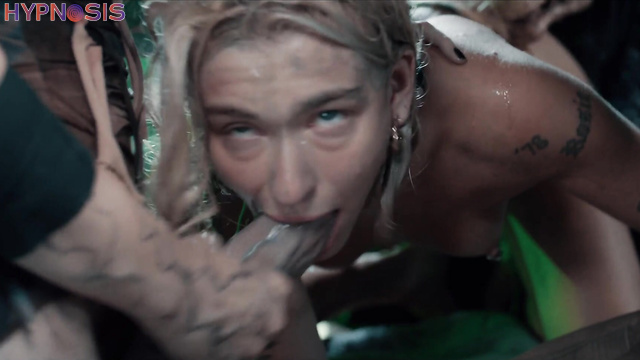 Monsterporn - Sexy blonde gets fucked by three aliens on Halloween