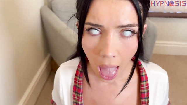 Tatti Roana - Mesmerized brunette robot in gets a pussy cumshot