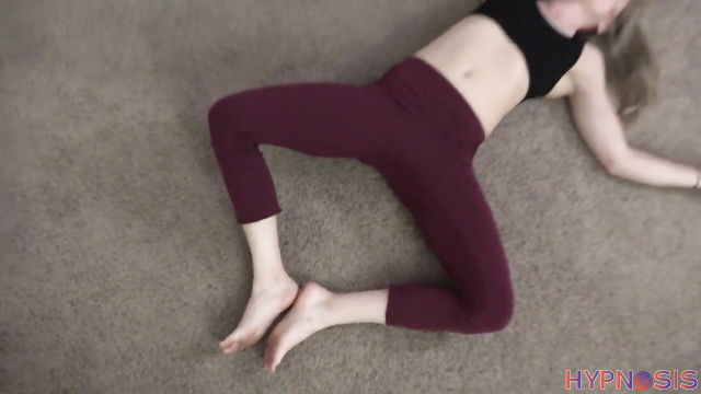 Girls Getting Sleepy - Ayla in a deep mind control trance