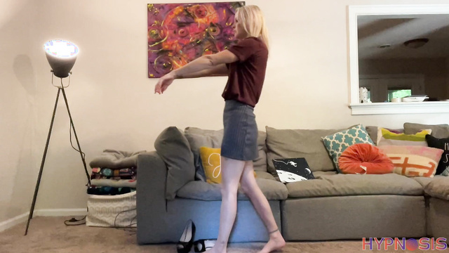 Girls Gone Hypnotized - Kody & Kaa - Sexy blonde undergoes hypnosis and follows commands
