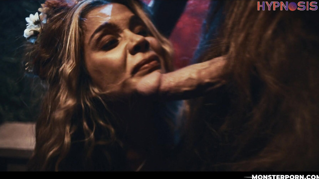 Monsterporn - Sophia Locke completely loses control of her body and fucked by a Werewolf