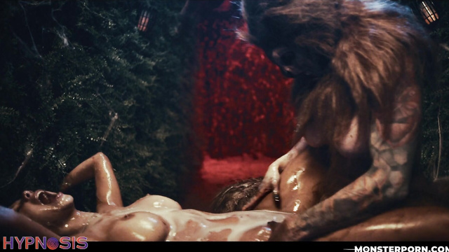 Monsterporn - Sophia Locke completely loses control of her body and fucked by a Werewolf