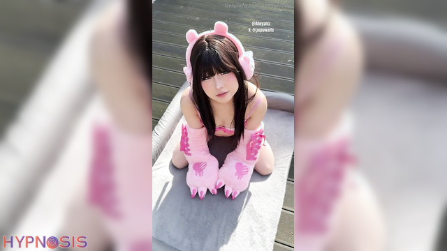 Pupuwaifus loses her mind and her clothes under the open sky