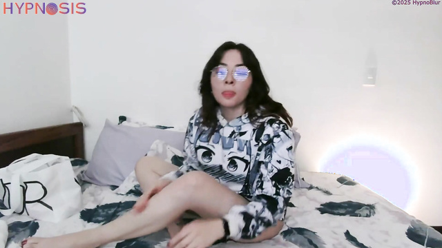 Hypnoblur - Sweet girl in glasses fingers herself and cums hard