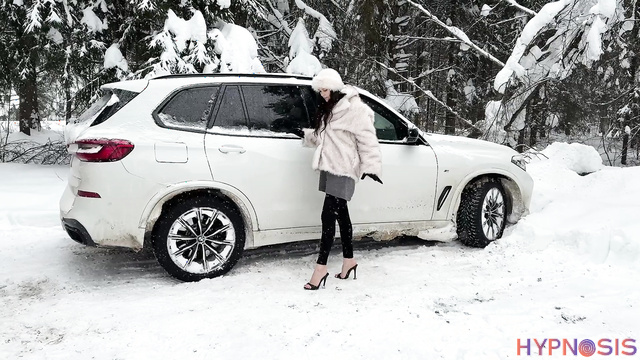 HighArtHeelsC4S - Sexy blonde walks through the snow in heels
