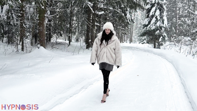 HighArtHeelsC4S - Sexy blonde walks through the snow in heels