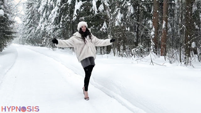 HighArtHeelsC4S - Sexy blonde walks through the snow in heels