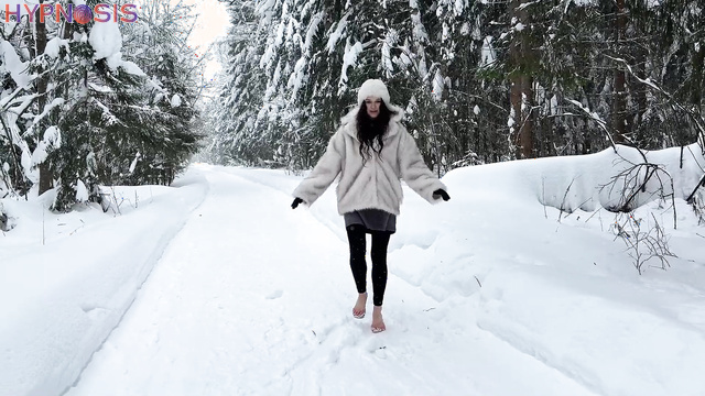 HighArtHeelsC4S - Sexy brunette walks in high heels through the snow
