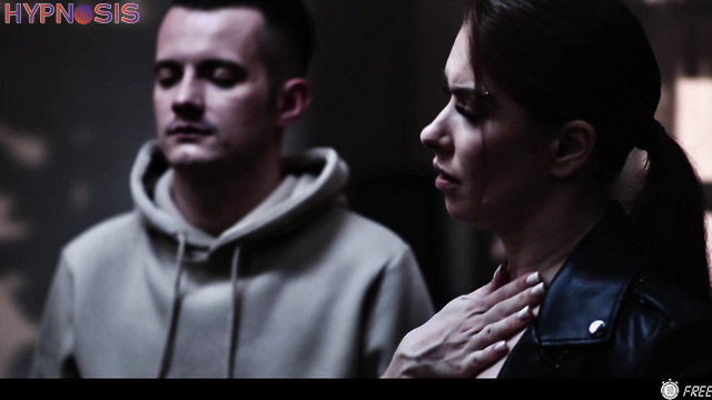 Freeze - The ghost hunter Sata Jones gets caught in a permanent time trap
