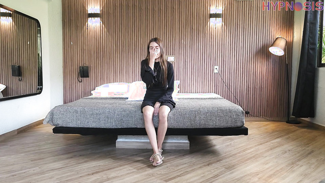 Girls Fetish H Study - Wendy - Cute girl under hypnosis shows off her sweet body