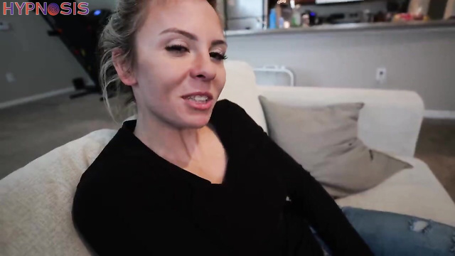 GG Fetish Media - Taylor Williams - Sexy blonde undresses under hypnosis